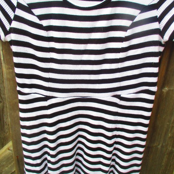 Torrid Black & White Striped Maxi Dress NEW Sz 2 - Picture 3 of 7